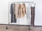 Preview: 16-100-80 Kleiderständer höhenverstellbar 155cm bis 215cm hoch 100cm breit Beispiel mit Kleidung